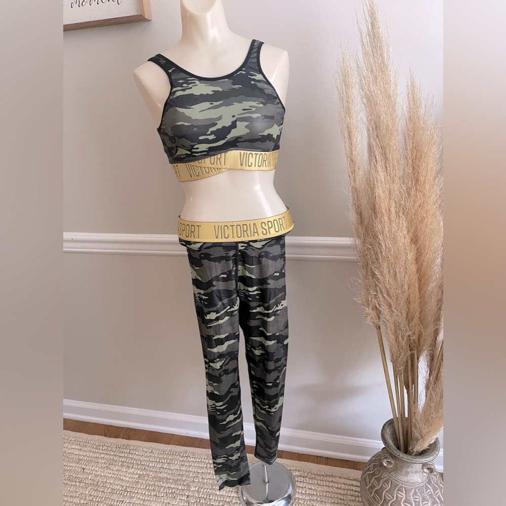 Victoria's Secret workout set Camo green and Gold Sports Bra and pants set sizeM